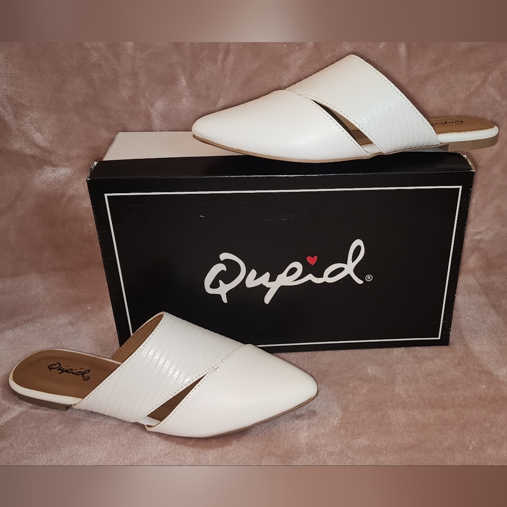 WHITE WOMENS FLAT